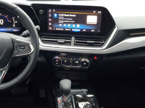 Used 2024 Chevrolet Trax ACTIV w/ Sunroof Package image 27