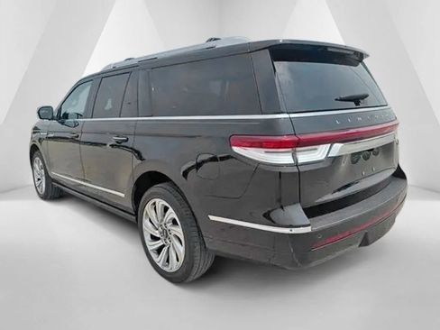 Used 2023 Lincoln Navigator L Reserve AWD/4WD image 5