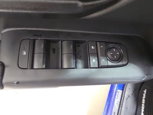 Used 2025 Toyota Tacoma SR5 image 28