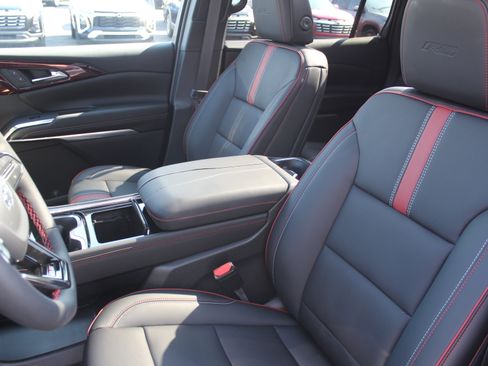 New 2027 Chevrolet Traverse RS w/ LPO, Floor Liner Package AWD/4WD image 11