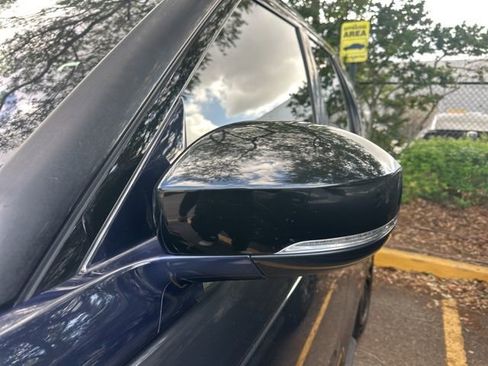 Used 2020 Land Rover Discovery Landmark image 25