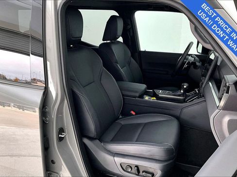 Used 2025 Lexus GX 550 w/ Accessory Package (2T) image 11