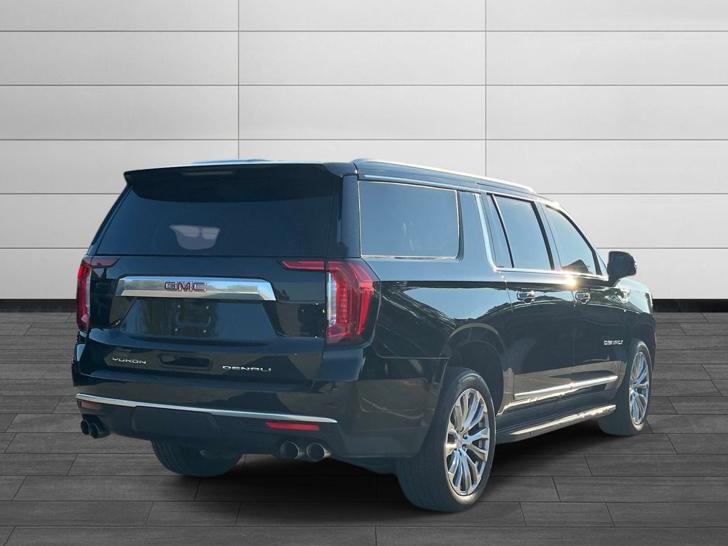 Used 2023 GMC Yukon XL Denali w/ Advanced Technology Package AWD/4WD image 5