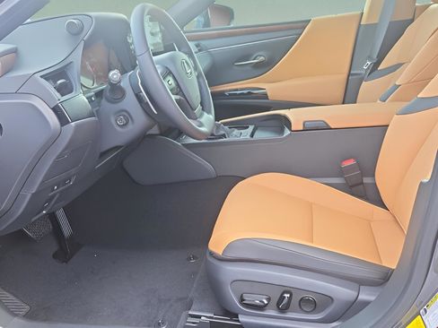 New 2025 Lexus ES 350 w/ Premium Package image 8