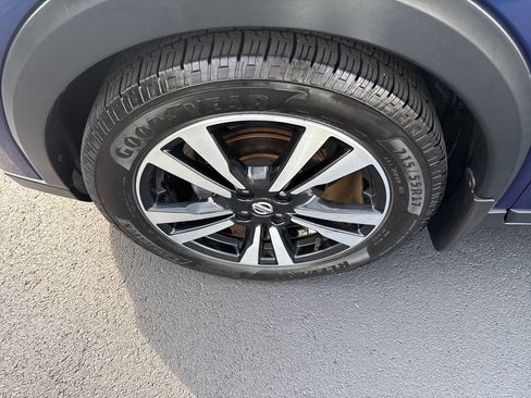Used 2018 Nissan Kicks SV FWD image 36