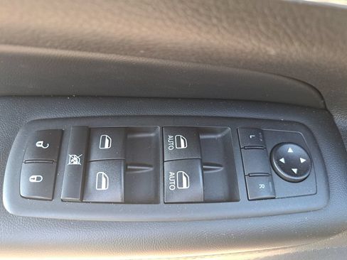 Used 2020 Jeep Grand Cherokee Limited AWD/4WD image 29