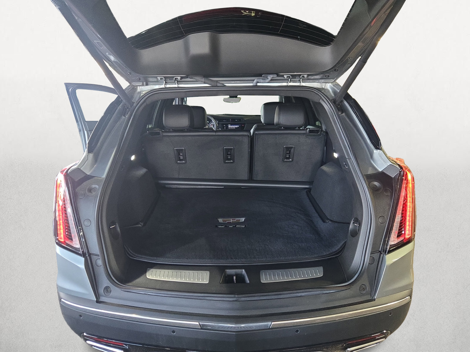Used 2023 Cadillac XT5 Sportv w/ Technology Package AWD/4WD image 12