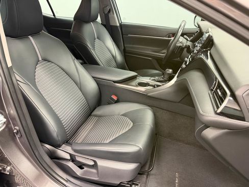 Used 2021 Toyota Camry SE w/ Convenience Package FWD image 13