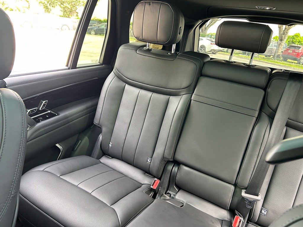 Used 2026 Land Rover Range Rover Long Wheelbase SE AWD/4WD image 12