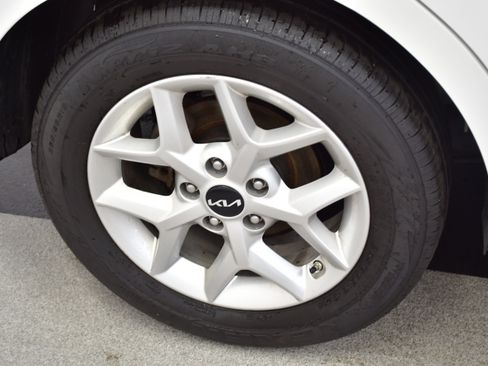 Used 2025 Kia Soul LX w/ LX Technology Package FWD image 36