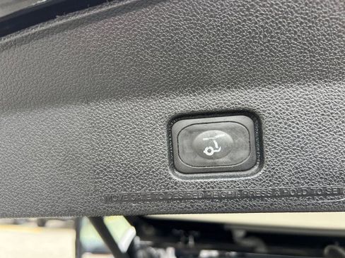 Used 2017 Ford Explorer Platinum image 28