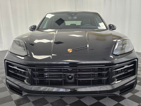 Certified 2025 Porsche Cayenne image 9