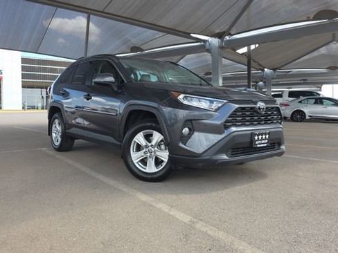 Used 2021 Toyota RAV4 XLE w/ Convenience Package FWD image 9
