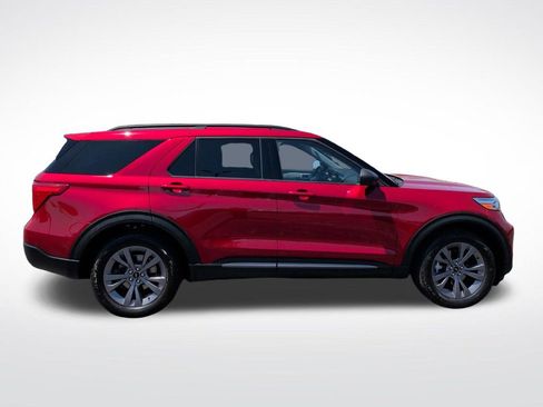 Used 2021 Ford Explorer XLT w/ Equipment Group 202A AWD/4WD image 9