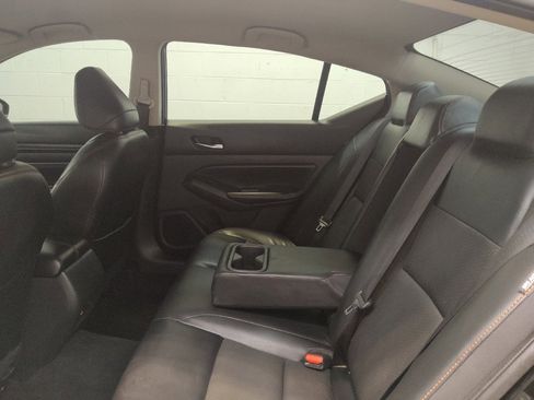 Used 2019 Nissan Altima 2.5 SR FWD image 18