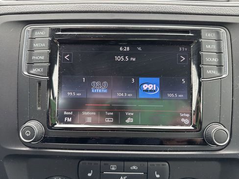 Used 2016 Volkswagen Jetta SE image 16