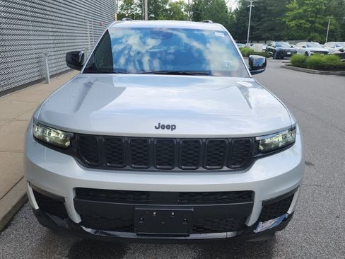 Used 2025 Jeep Grand Cherokee L Limited w/ Black Appearance Package AWD/4WD image 18