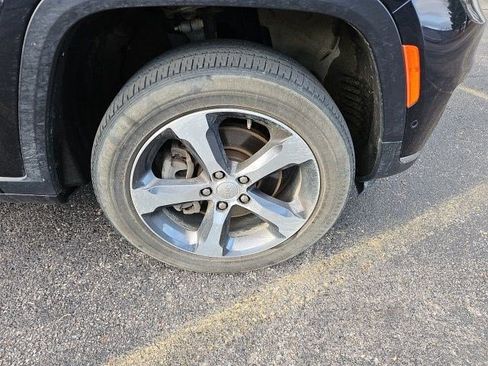 Used 2023 Jeep Grand Cherokee L Limited w/ Luxury Tech Group II image 10