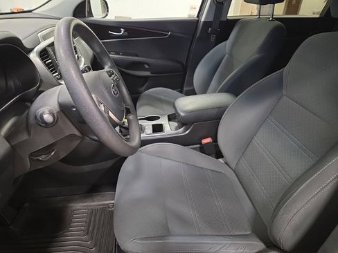 Used 2020 Kia Sorento LX image 12