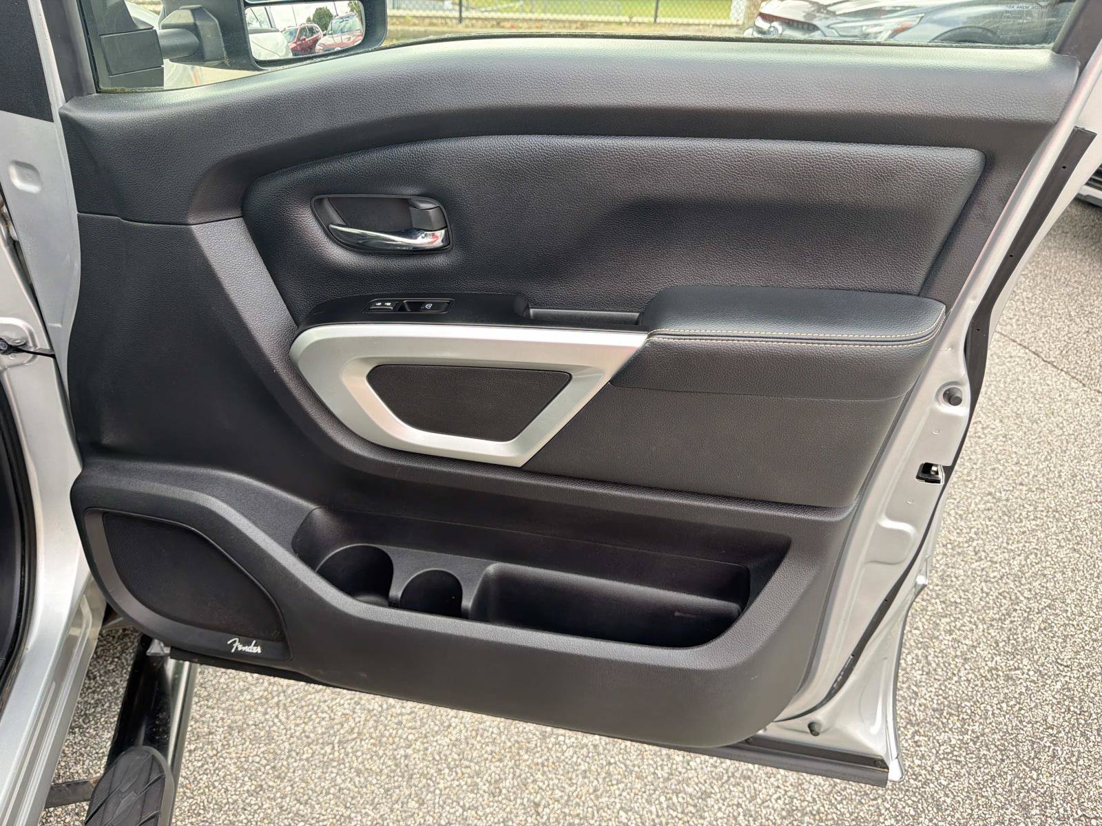 Used 2019 Nissan Titan PRO-4X w/ Pro-4x Convenience Package AWD/4WD image 15