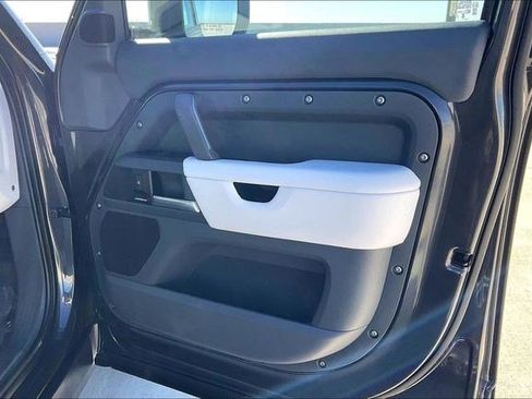 Used 2025 Land Rover Defender 110 S image 29