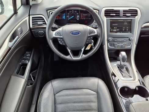 Used 2016 Ford Fusion SE w/ Equipment Group 202A FWD image 11