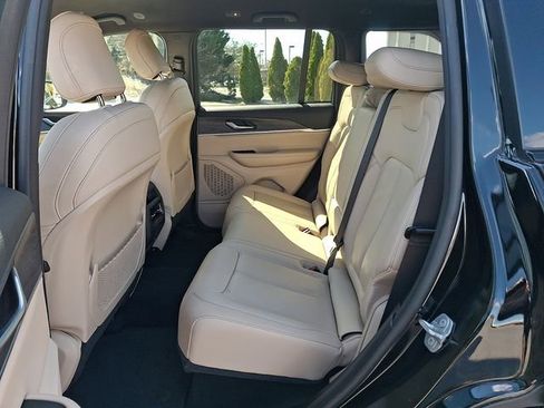 Used 2023 Jeep Grand Cherokee Limited AWD/4WD image 10