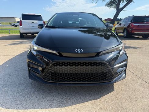 Used 2025 Toyota Corolla SE FWD image 2