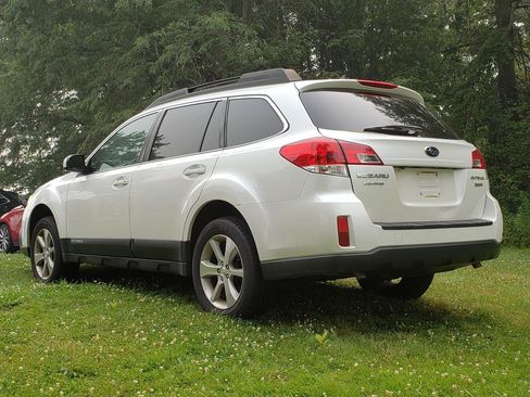 Used 2014 Subaru Outback 3.6R Limited AWD/4WD image 3
