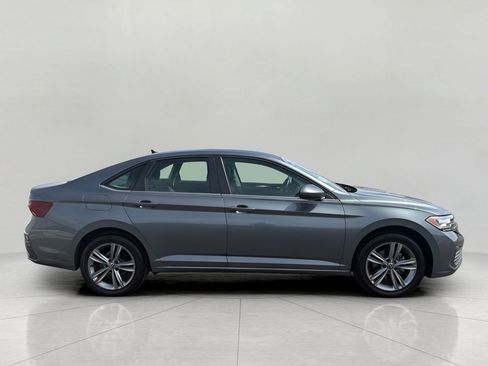 Used 2022 Volkswagen Jetta SE image 8
