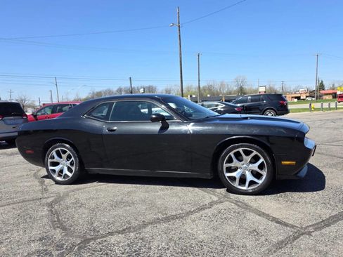 Used 2011 Dodge Challenger RWD image 9