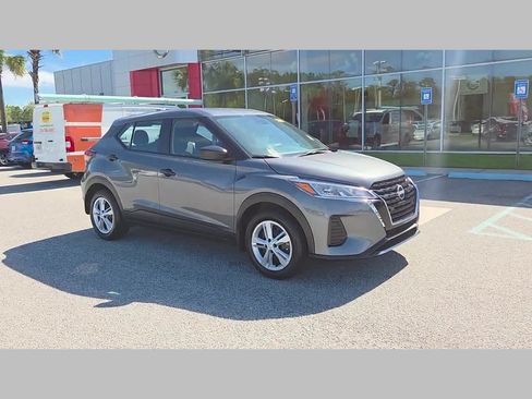 Used 2025 Nissan Kicks Play S FWD image 17
