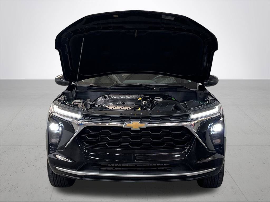 Certified 2025 Chevrolet Trax LT w/ LT Convenience Package FWD image 5