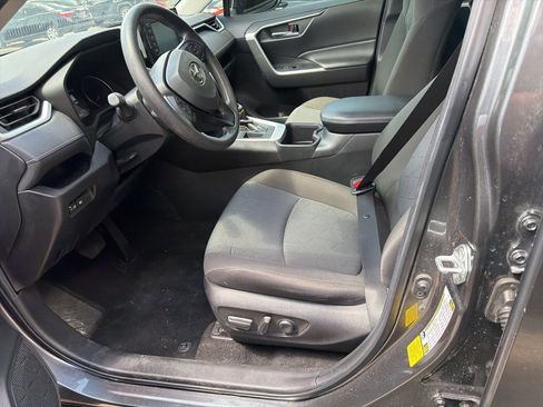 Used 2022 Toyota RAV4 XLE image 10
