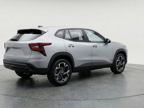 Used 2025 Chevrolet Trax LT image 7