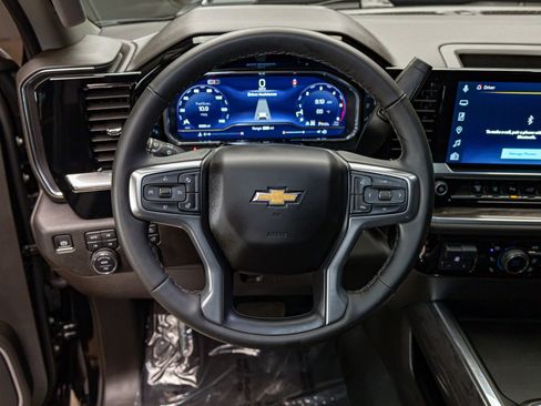 Used 2025 Chevrolet Silverado 2500 LTZ w/ LTZ Convenience Package image 18