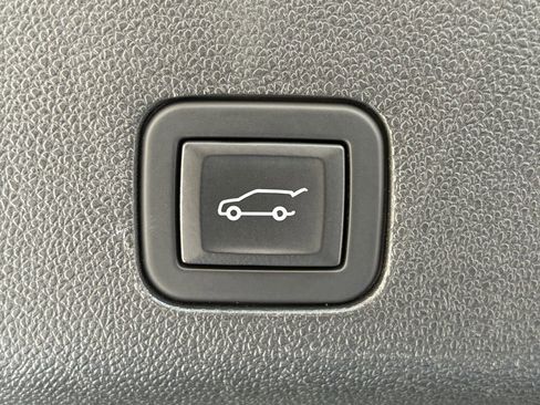 Used 2023 Chevrolet Suburban Premier RWD image 10
