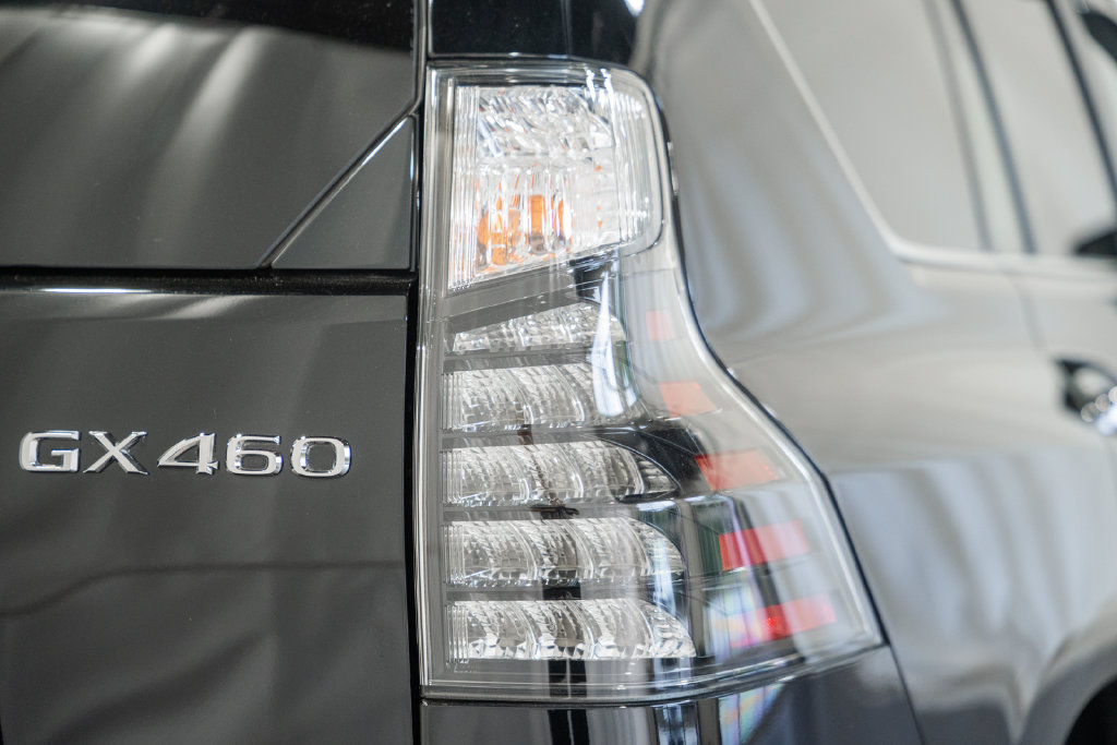 Used 2023 Lexus GX 460 Luxury w/ Sport Design Package AWD/4WD image 6