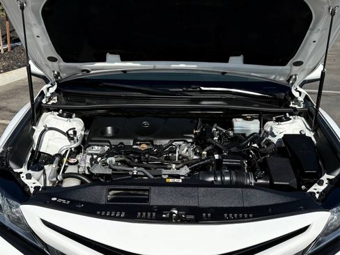 Used 2020 Toyota Camry SE w/ Carpet Mat Package FWD image 3
