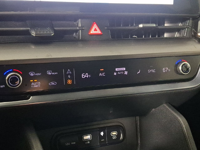 Used 2023 Kia Sportage EX AWD/4WD image 17