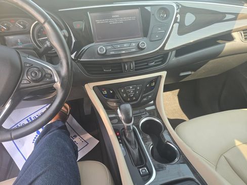 Used 2019 Buick Envision Essence FWD image 9
