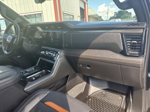 Used 2025 GMC Sierra 2500 AT4 w/ AT4 Premium Plus Package image 12