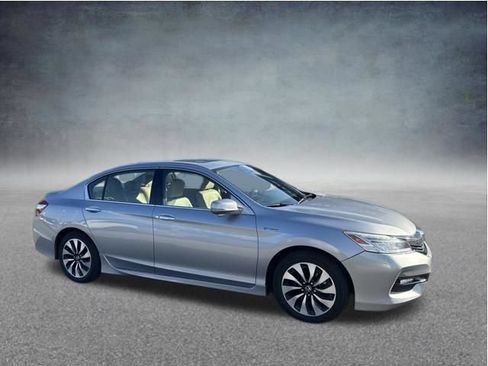 Used 2017 Honda Accord Touring image 1
