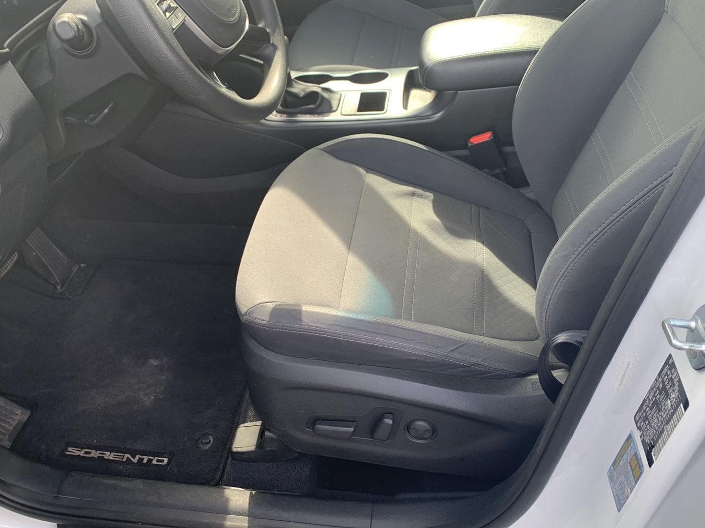 Used 2019 Kia Sorento FWD V6 image 20