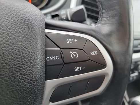 Used 2017 Jeep Cherokee Trailhawk w/ Comfort & Convenience Group AWD/4WD image 26