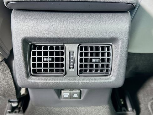 Used 2025 Toyota Camry SE image 25