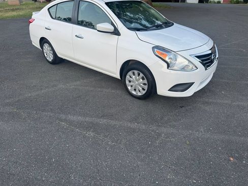 Used 2019 Nissan Versa SV FWD image 1