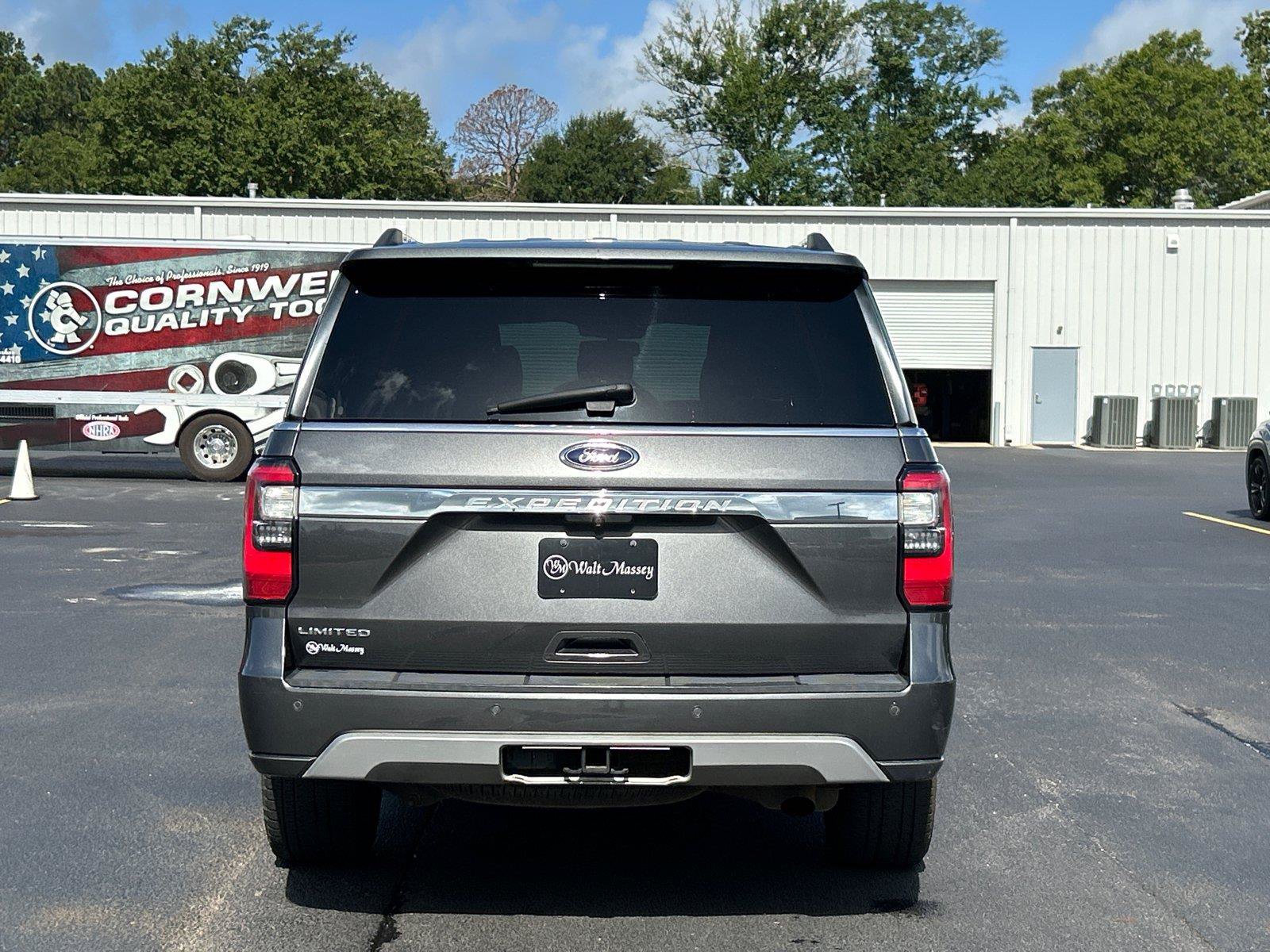 Used 2019 Ford Expedition Limited w/ Equipment Group 301A RWD image 4