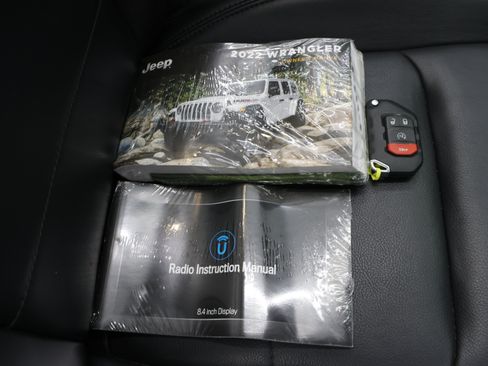 Used 2022 Jeep Wrangler Unlimited Sahara AWD/4WD image 67