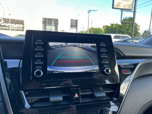 Used 2021 Toyota Camry SE FWD image 29
